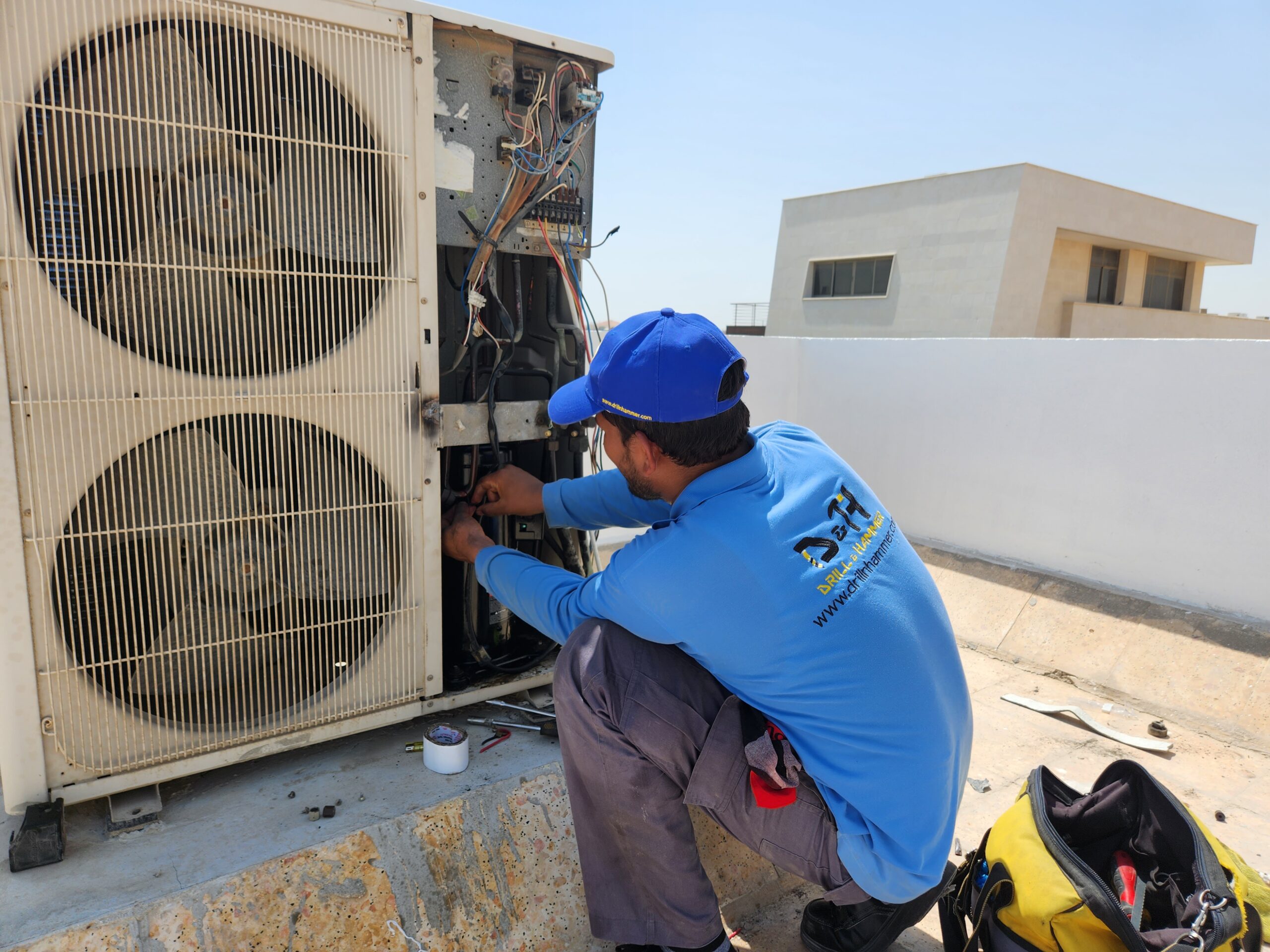 Drill and hammer's team member performing AC Maintenance in Abu Dhabi